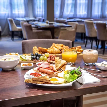 Mercure Paris Cloud Hippodrome Hotel