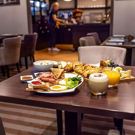 Mercure Paris Cloud Hippodrome Hotel 4*