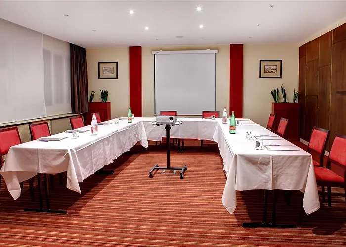 Hotell Mercure Paris Cloud Hippodrome 4*